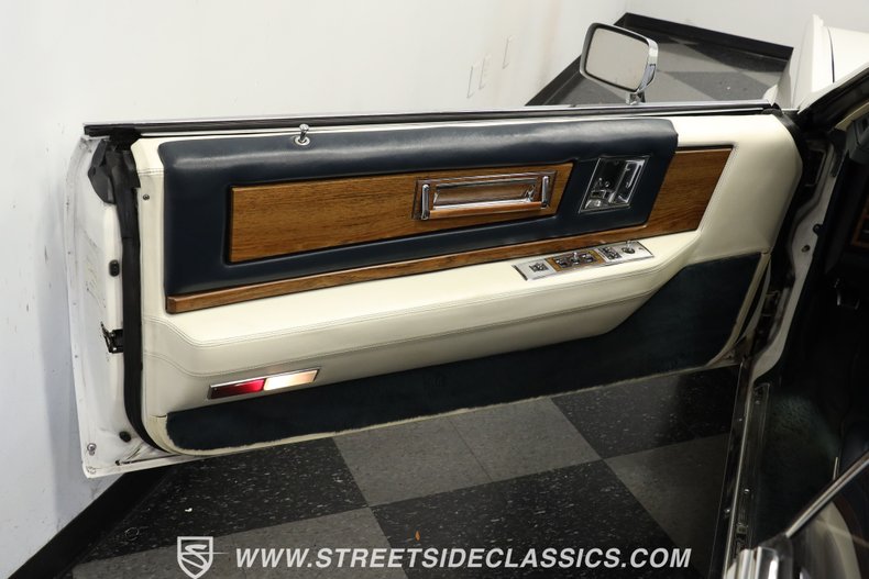 Cadillac-Eldorado-1985-Cotillion-White-Dark-Blue-32