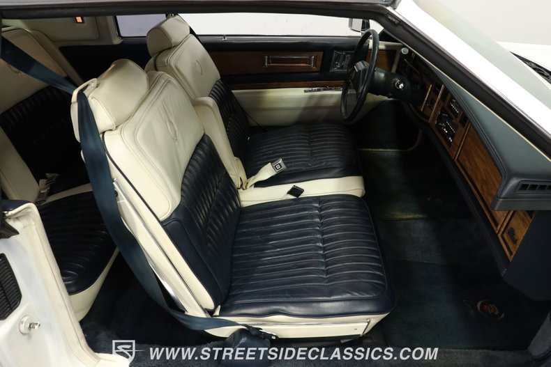 Cadillac-Eldorado-1985-Cotillion-White-Dark-Blue-39