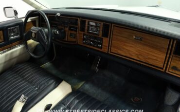 Cadillac-Eldorado-1985-Cotillion-White-Dark-Blue-40
