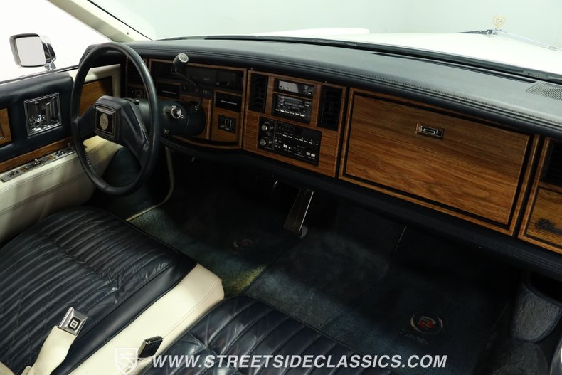 Cadillac-Eldorado-1985-Cotillion-White-Dark-Blue-40