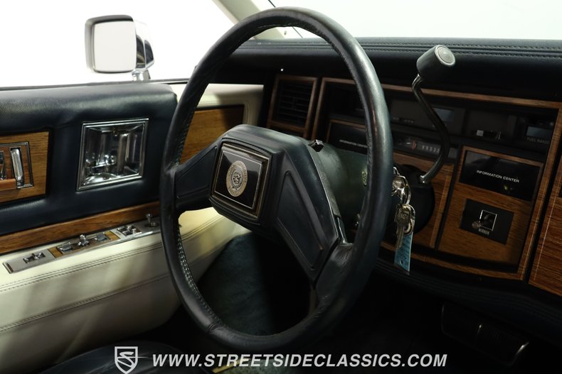 Cadillac-Eldorado-1985-Cotillion-White-Dark-Blue-41