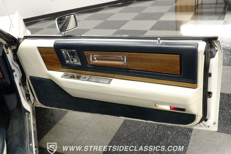 Cadillac-Eldorado-1985-Cotillion-White-Dark-Blue-43