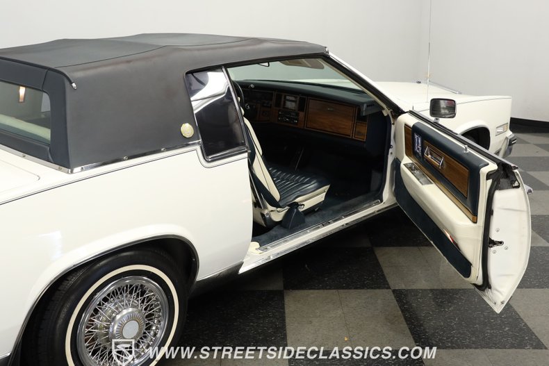 Cadillac-Eldorado-1985-Cotillion-White-Dark-Blue-46