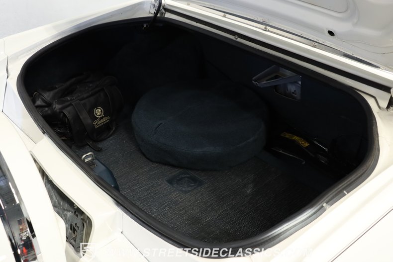 Cadillac-Eldorado-1985-Cotillion-White-Dark-Blue-48