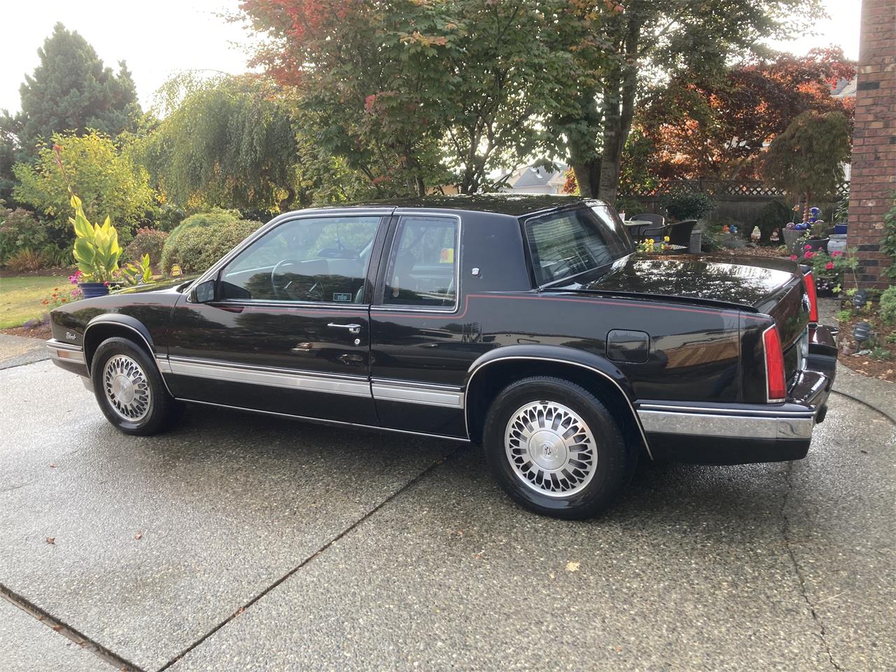 Cadillac-Eldorado-1988-Black-Black-11