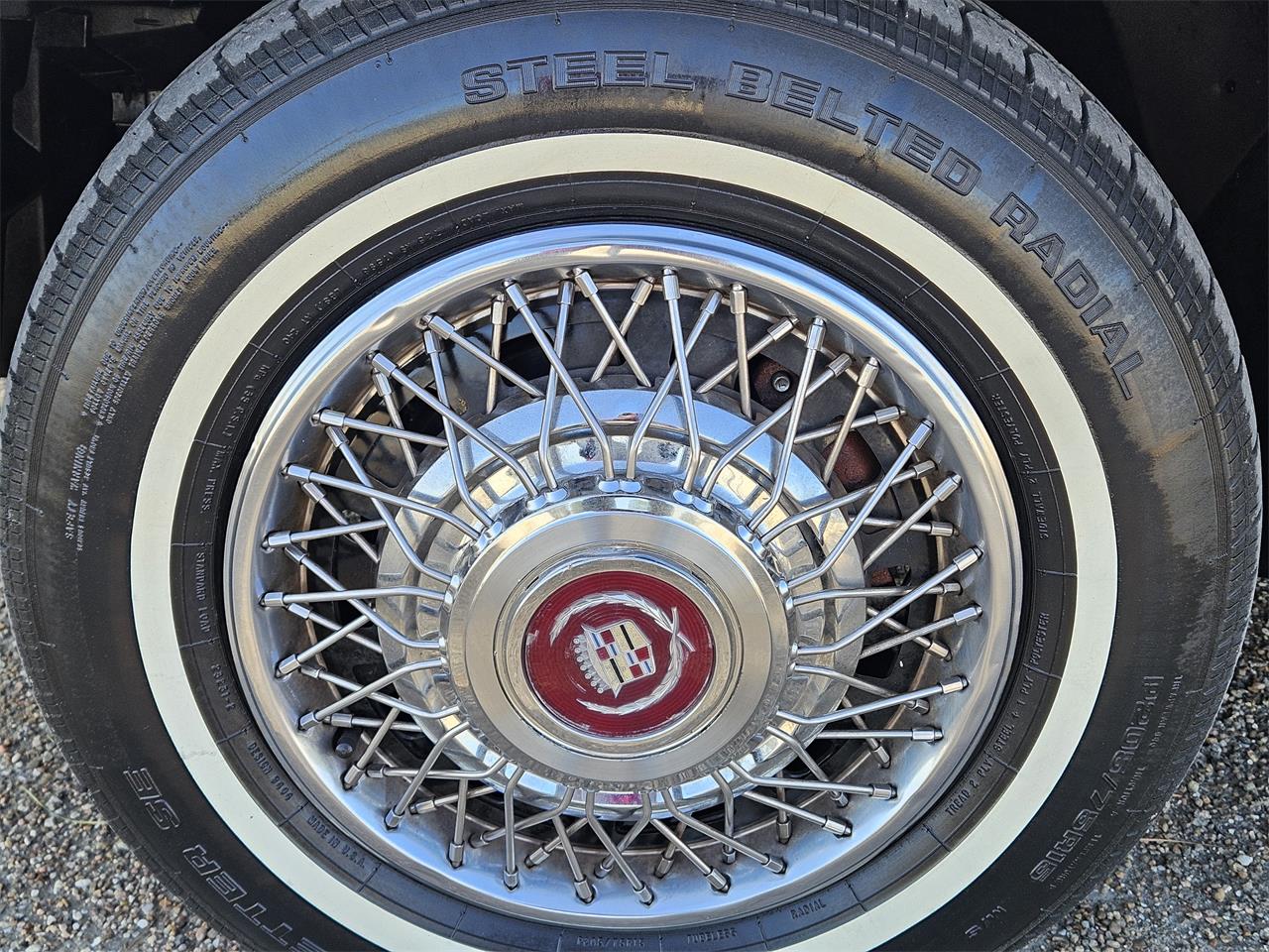 Cadillac-Eldorado-biarritz-1984-Burgundy-Burgundy-18