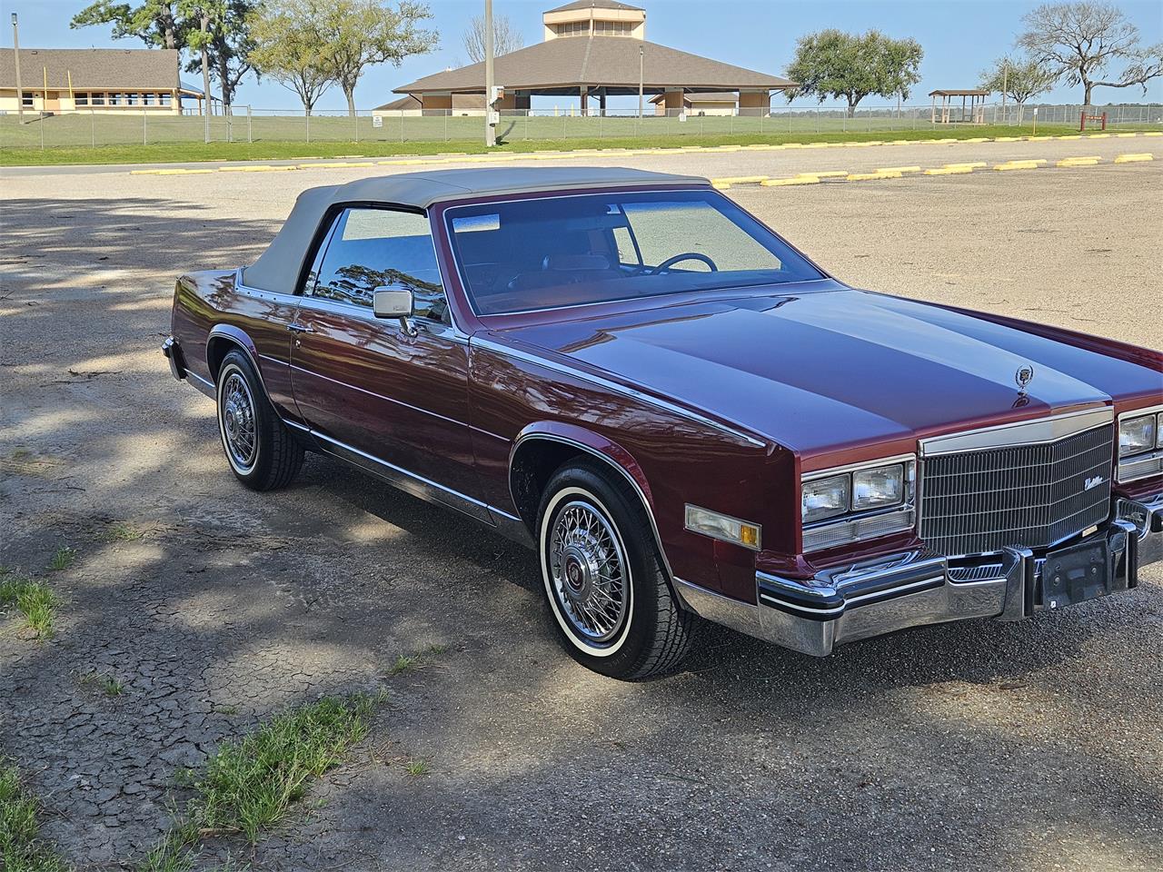 Cadillac-Eldorado-biarritz-1984-Burgundy-Burgundy-2