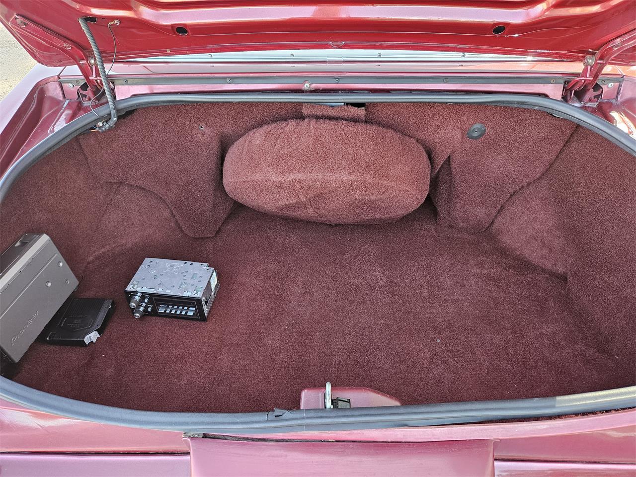 Cadillac-Eldorado-biarritz-1984-Burgundy-Burgundy-24