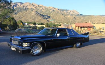 Cadillac-Escalade-1974-black