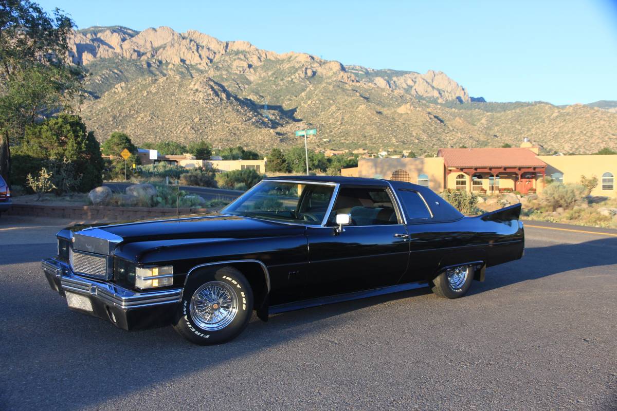 Cadillac-Escalade-1974-black