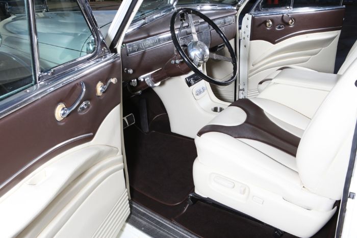 Cadillac-Fleetwood-1939-White-3