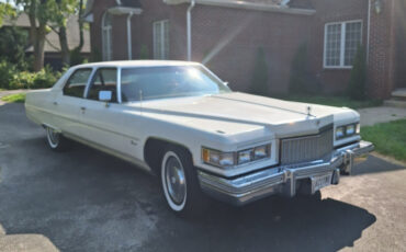 Cadillac-Fleetwood-1975-Sedan-1