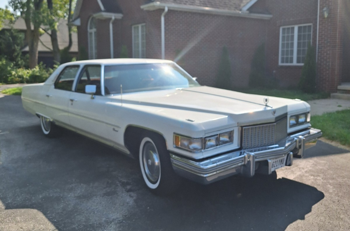 Cadillac-Fleetwood-1975-Sedan-1