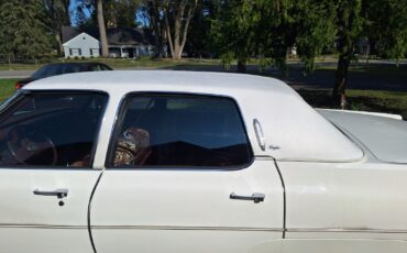 Cadillac-Fleetwood-1975-Sedan-13