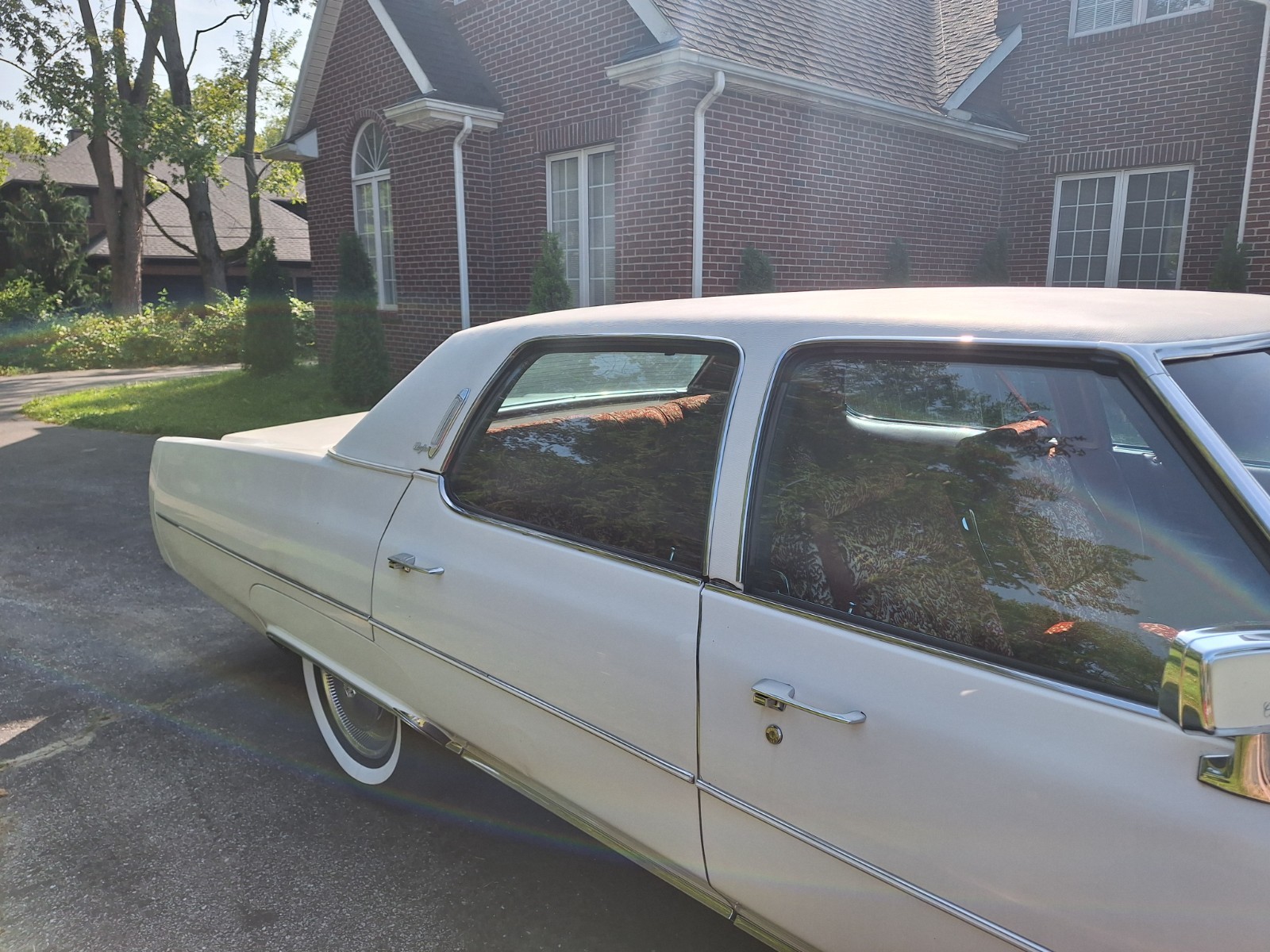 Cadillac-Fleetwood-1975-Sedan-14