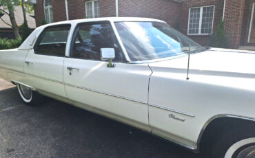 Cadillac-Fleetwood-1975-Sedan-3