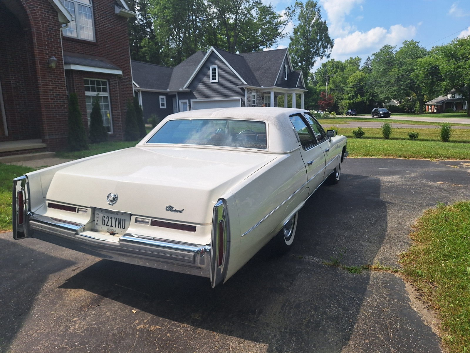 Cadillac-Fleetwood-1975-Sedan-8