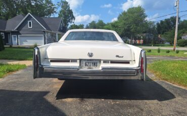 Cadillac-Fleetwood-1975-Sedan-9