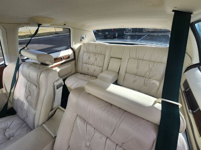 Cadillac-Fleetwood-1976-11