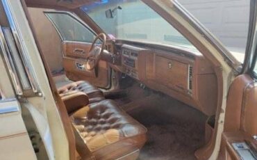 Cadillac-Fleetwood-1980-1