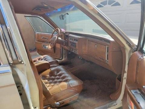 Cadillac-Fleetwood-1980-1