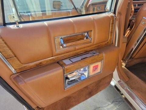 Cadillac-Fleetwood-1980-15