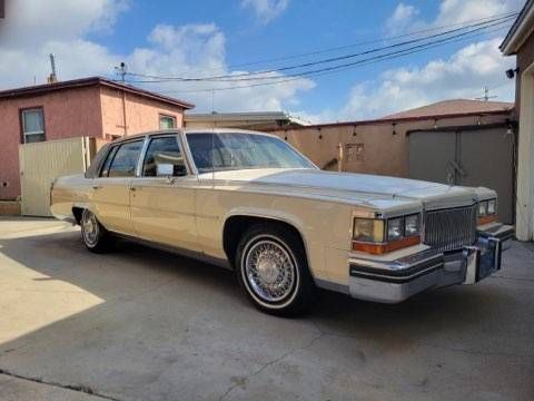Cadillac-Fleetwood-1980-18