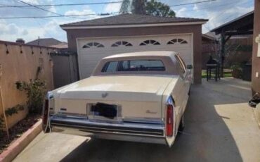 Cadillac-Fleetwood-1980-3