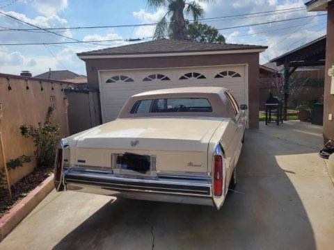 Cadillac-Fleetwood-1980-3