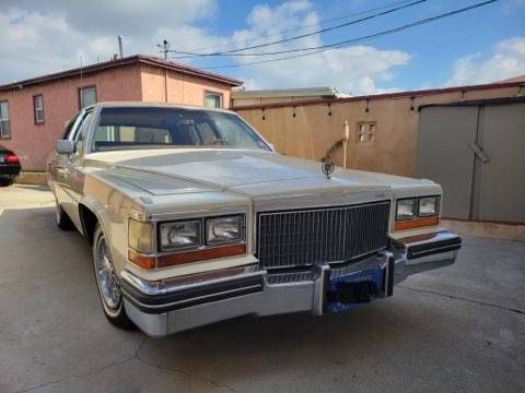 Cadillac-Fleetwood-1980-4
