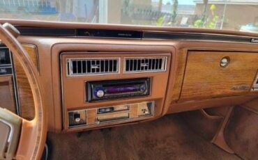 Cadillac-Fleetwood-1980-8