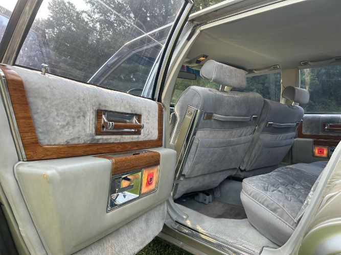 Cadillac-Fleetwood-1980-Silver-5