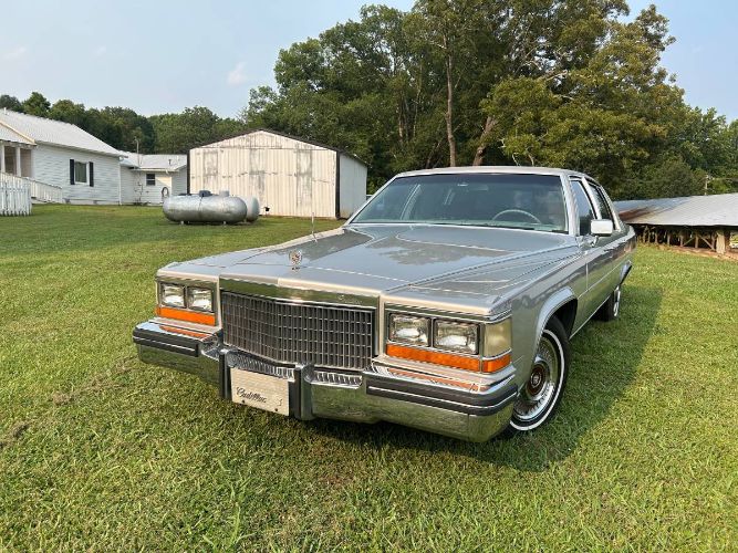 Cadillac-Fleetwood-1980-Silver