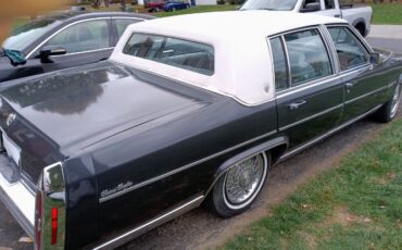 Cadillac-Fleetwood-1981-11