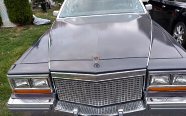 Cadillac-Fleetwood-1981-16