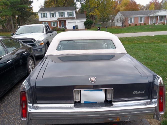 Cadillac-Fleetwood-1981-19