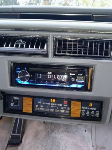 Cadillac-Fleetwood-1981-31