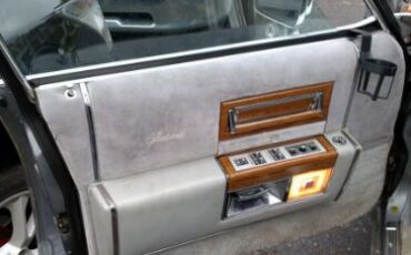Cadillac-Fleetwood-1981-40