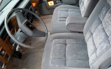 Cadillac-Fleetwood-1981-8