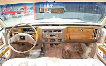 Cadillac-Fleetwood-1981-Sedan-10