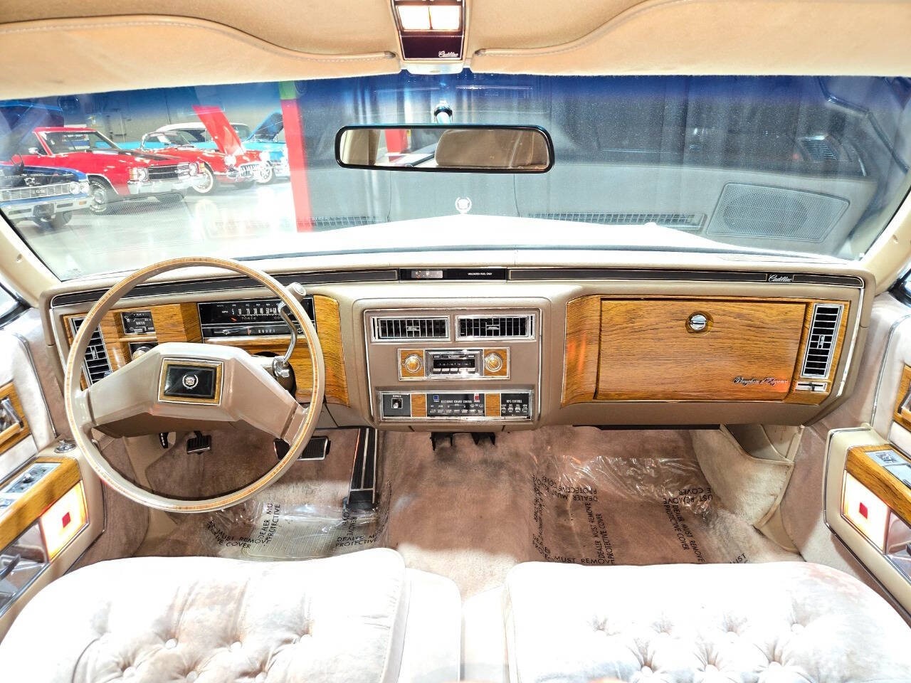 Cadillac-Fleetwood-1981-Sedan-10