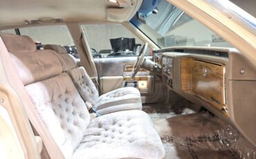 Cadillac-Fleetwood-1981-Sedan-11
