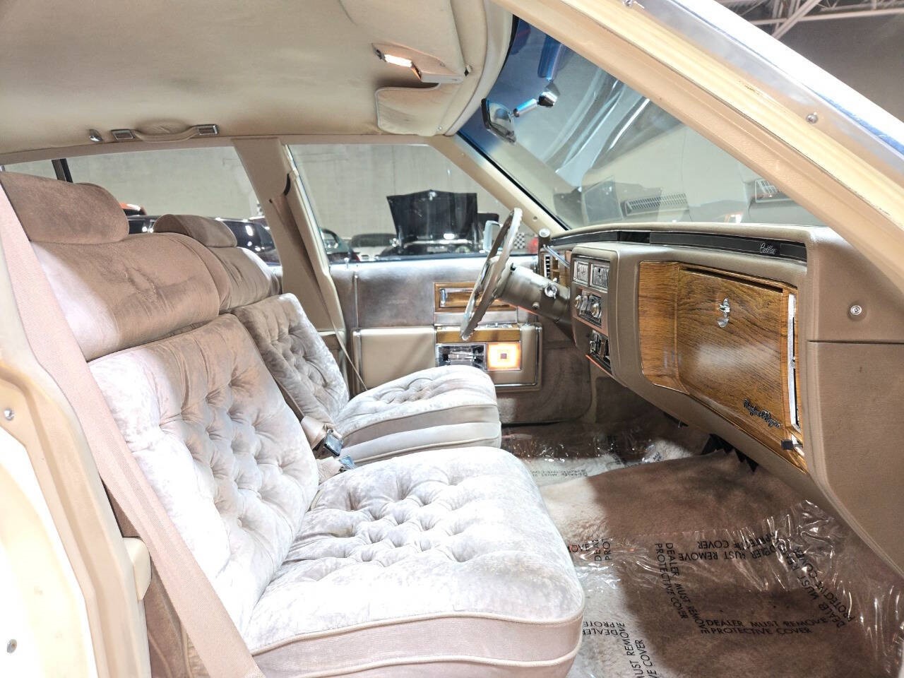 Cadillac-Fleetwood-1981-Sedan-11