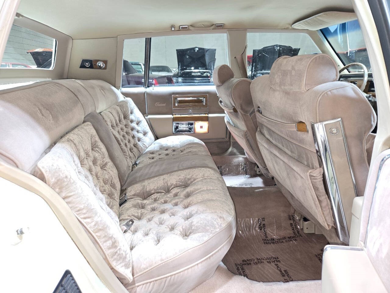 Cadillac-Fleetwood-1981-Sedan-12