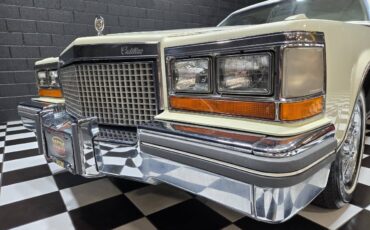 Cadillac-Fleetwood-1981-Sedan-16