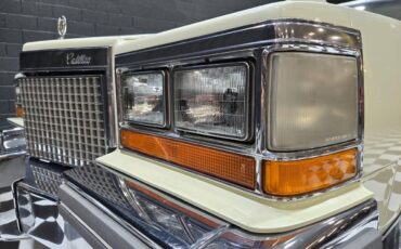Cadillac-Fleetwood-1981-Sedan-17
