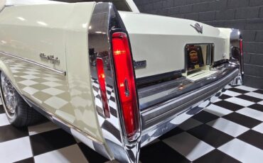 Cadillac-Fleetwood-1981-Sedan-2