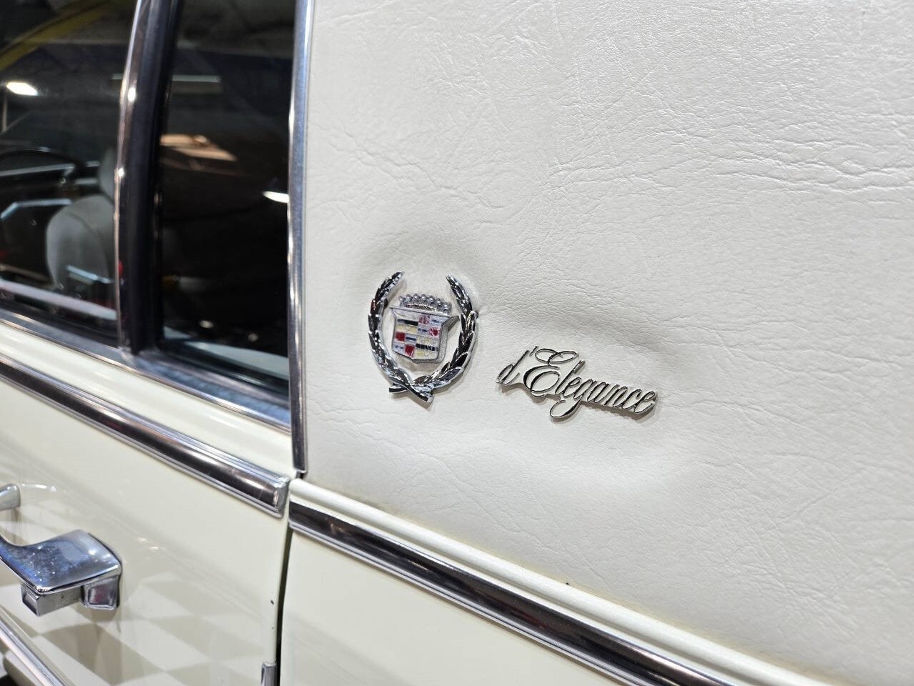 Cadillac-Fleetwood-1981-Sedan-3