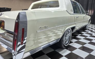 Cadillac-Fleetwood-1981-Sedan-31
