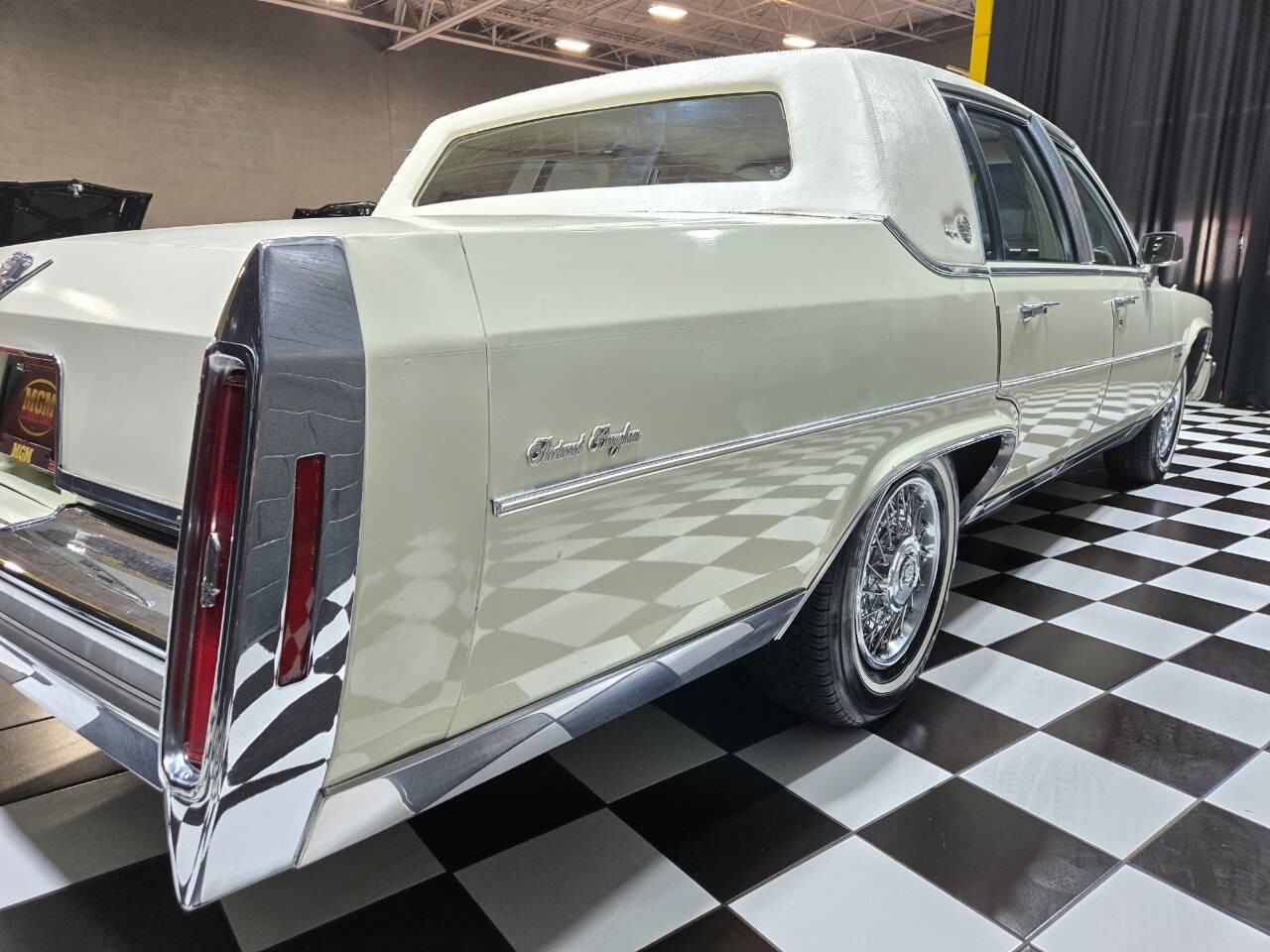 Cadillac-Fleetwood-1981-Sedan-31